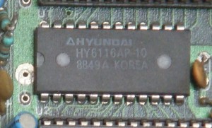 De cate feluri este memoria RAM - Memorie SRAM - Hyundai_RAM_HY6116AP-10